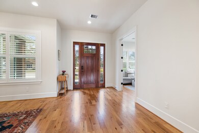 1717 Saxon Dr, Houston, TX 77018 - photo 4