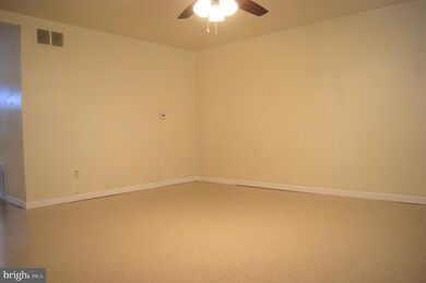 811 Regis Ct, Halethorpe, MD 21227 - photo 6