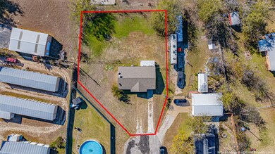 2015 Wood Ct, Granbury, TX 76048 - photo 2