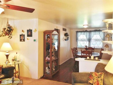 1041 Foxcroft Ln, Essex, MD 21221 - photo 4