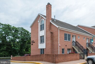 6916 Fairfax Dr unit 318, Arlington, VA 22213 - photo 2