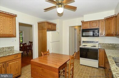 6670 Van Winkle Dr, Falls Church, VA 22044 - photo 2