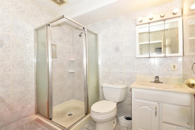 166-30 Gothic Dr, Jamaica, NY 11432 - photo 3