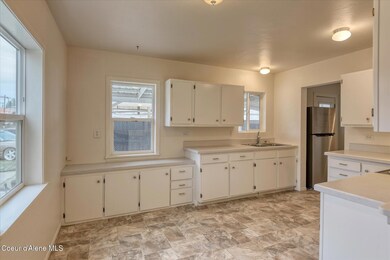 706 W Davidson Ave, Coeur D Alene, ID 83814 - photo 5