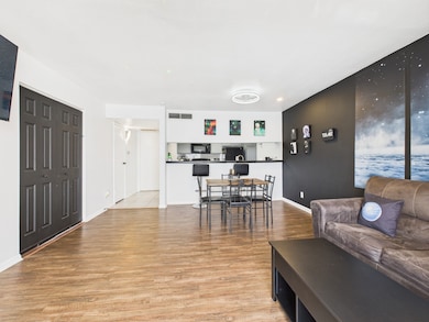 2814 S Bartell Dr unit 32, Houston, TX 77054 - photo 3