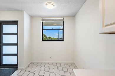 Kitchen Eat In Area
