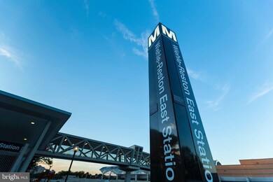 1211 Heritage Commons Ct, Reston, VA 20194 - photo 4