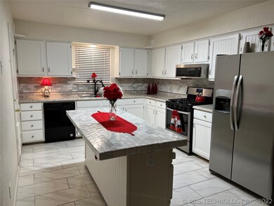 Kitchen w/Fresh Paint - New Appiances