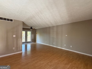 10415 Plantation Bridge Dr, Alpharetta, GA 30022 - photo 3