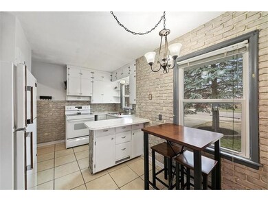 Floor Plan Is Open and Comforable!