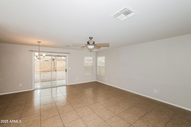 003-photo-living-room-13327391