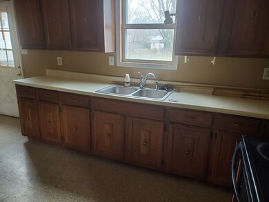 2204 S May Ave, Muncie, IN 47302 - photo 2