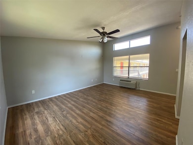 Super spacious living room, ready for furnishing