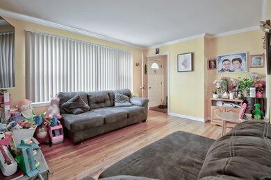 24 Gilroy Ave, Uniondale, NY 11553 - photo 4