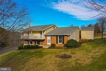 8199 Powder Ln, Zionsville, PA 18092 - photo 2