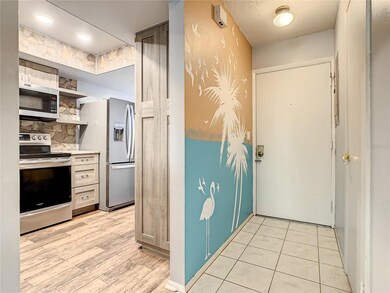 Relaxing, coastal entry way