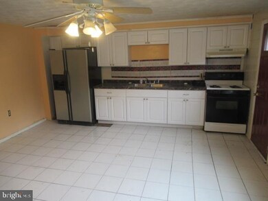 1164 Foxwood Ln, Essex, MD 21221 - photo 2