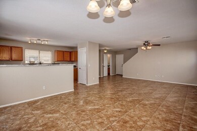 HUGE GREATROOM...ALL TILE!!!