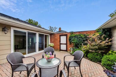 1 Stirling Ln, Rolling Meadows, IL 60008 - photo 2