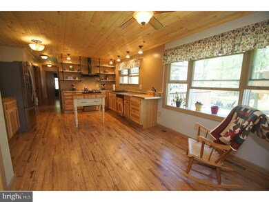 886 Brandon Ln, Schwenksville, PA 19473 - photo 4