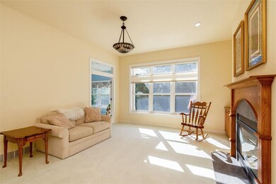 3916 Cedar Bluff Ct NE, Cedar Rapids, IA 52411 - photo 7