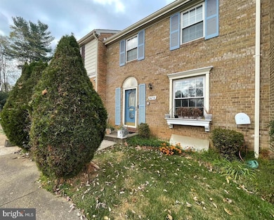 9674 Lindenbrook St, Fairfax, VA 22031 - photo 2