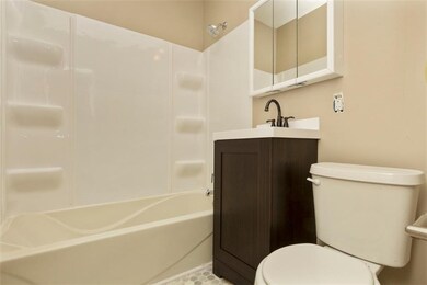 3947 40th St, Des Moines, IA 50310 - photo 7