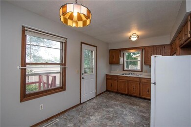 1000 E 19th St N, Newton, IA 50208 - photo 5