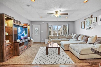 1226 10th St NW, Cedar Rapids, IA 52405 - photo 2