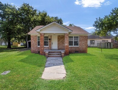 1813 Cottonwood Ave, Bay City, TX 77414 - photo 2