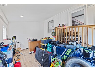 1138 Oregon Ave, Coos Bay, OR 97420 - photo 6