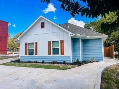 515 W Bond St, Denison, TX 75020 - photo 2