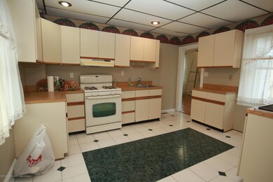51 6th Ave-1