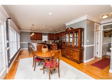 Eat-in Kitchen.