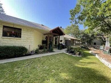 621 Courtney St, Fredericksburg, TX 78624 - photo 4