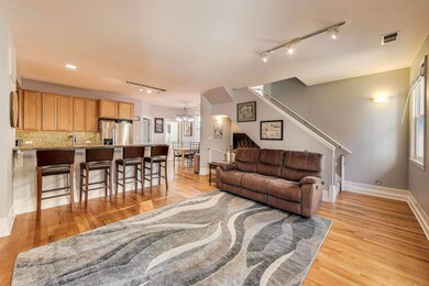 1437 W Belmont Ave unit 4, Chicago, IL 60657 - photo 6