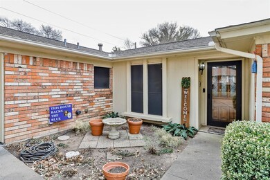 239 Norwich Dr, Hurst, TX 76054 - photo 3