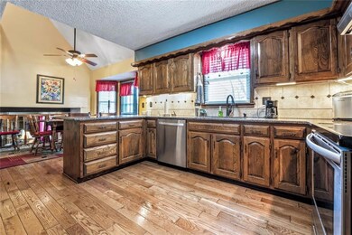 6320 Oakview St, Shawnee, KS 66216 - photo 6