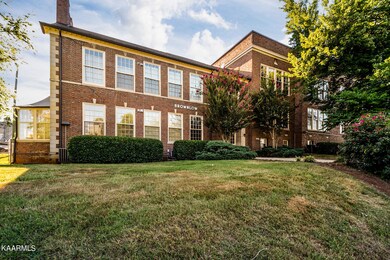 140_E_Glenwood_206_211
