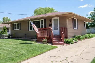 2549 E Ovid Ave, Des Moines, IA 50317 - photo 2
