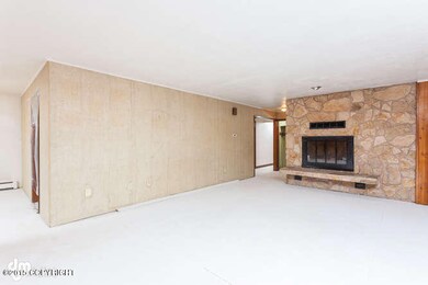 9340 Carlson Rd Living Room