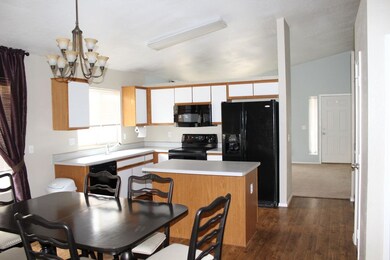 Dining & Kitchen