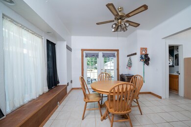 1324 W North - Dining 1