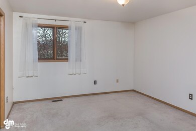 1728 Bellevue Lp Anchorage AK-large-004-