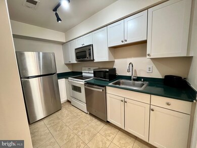 9683 Hagel Cir unit B, Lorton, VA 22079 - photo 2