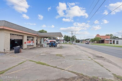 7-web-or-mls-409 W Pinhook Rd-7