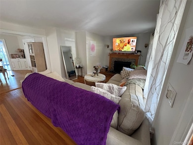 45 Central Pkwy, Huntington, NY 11743 - photo 3