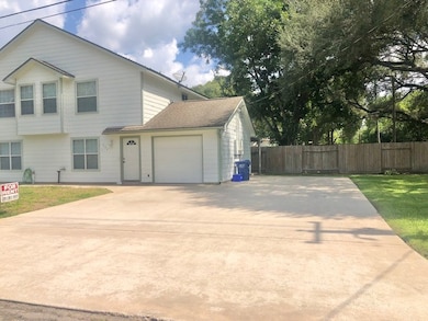 404 Peach St unit 1, Tomball, TX 77375 - photo 2