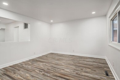 W_5135_Carbondale_Dr-004