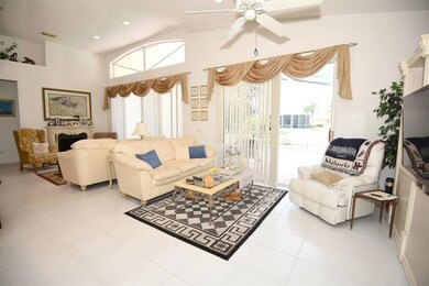 570 SW Georges Bay Family and Formal 1